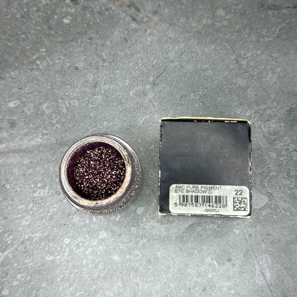 INGLOT AMC pure pigment eyeshadow. Color 22 - Picture 1 of 6